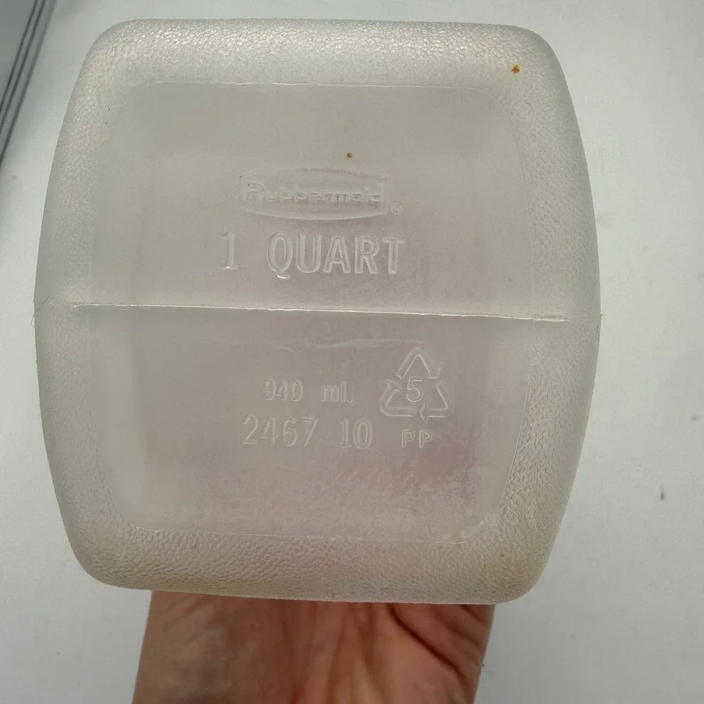 Vintage Rubbermaid Servin Saver 1 Quart Juice Carafe Pitcher Red Lid 1 Liter